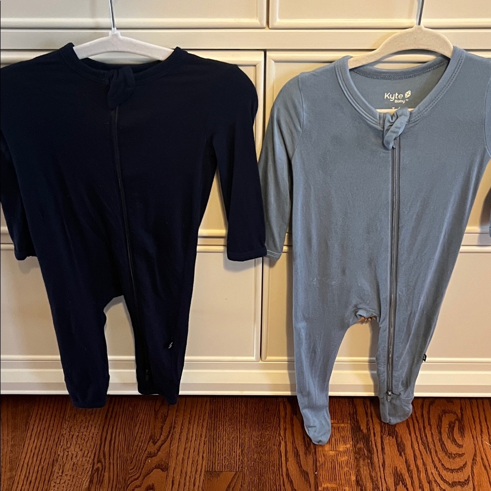 Kyte BABY Navy and Light Blue Kids Footies 3-6 months